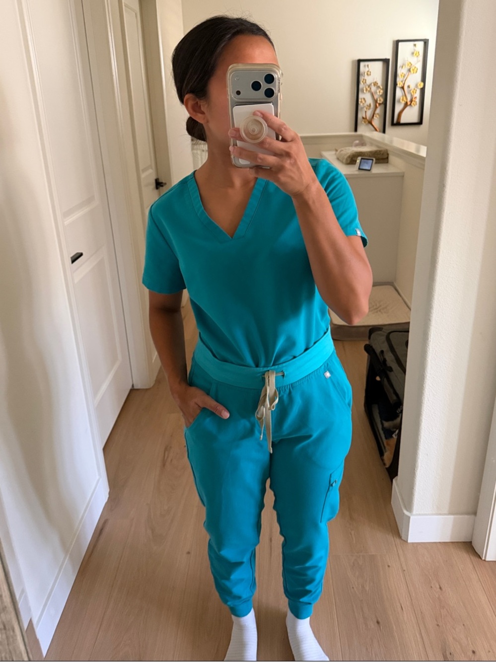 FIGS Scrub Set - Teal V-Neck Scrub 3-Pocket Top & Joggers